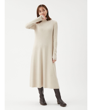 タートルネックリブニットフレアワンピース