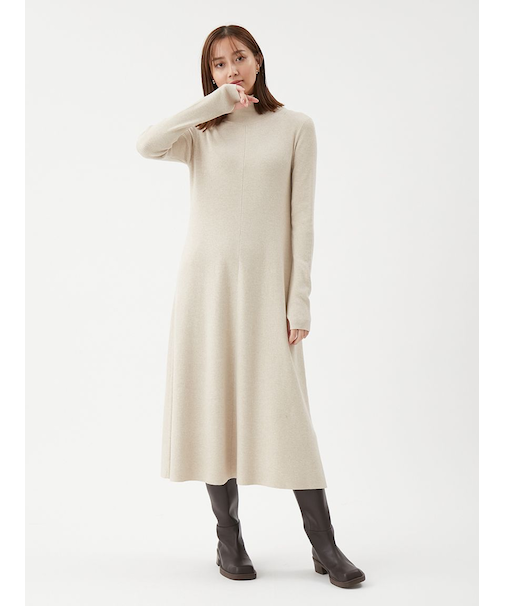 タートルネックリブニットフレアワンピース