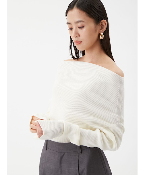 オフショルラメニット