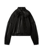 ボウタイシアーブラウス