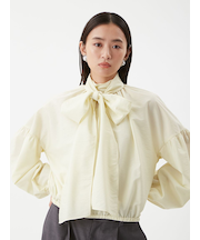 ボウタイシアーブラウス