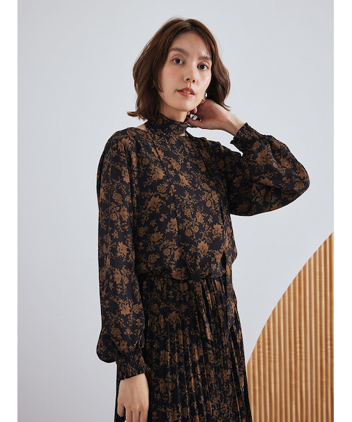 リボン付きフラワープリントブラウス