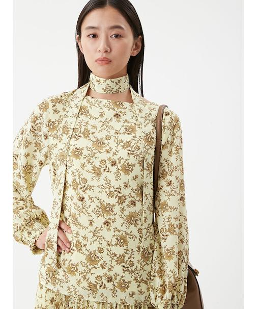 リボン付きフラワープリントブラウス