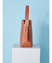 バックルモチーフバケットバッグ