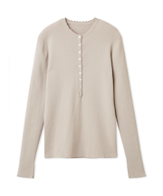 刺繍スカラヘンリーネックニット