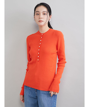 刺繍スカラヘンリーネックニット