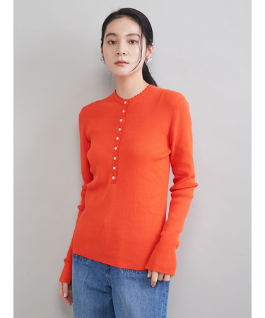 刺繍スカラヘンリーネックニット