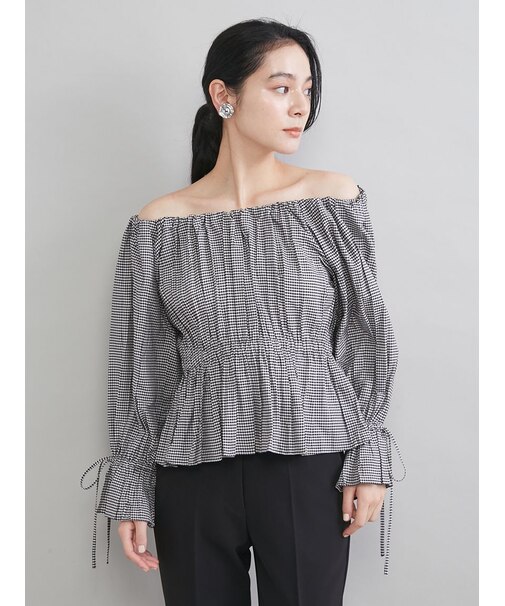 ペプラムシルエットオフショルブラウス