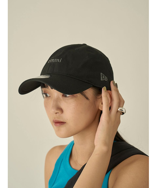 【10th】【emmi|NEW ERA】9TWENTY emmiロゴキャンバスキャップ