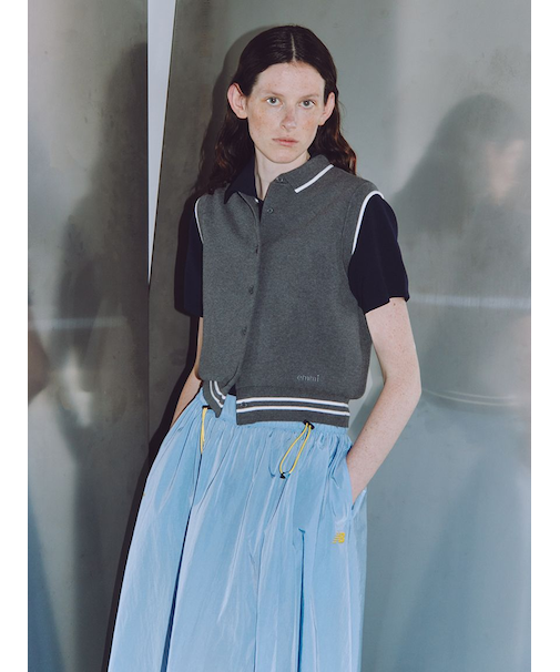 襟付きニットベスト