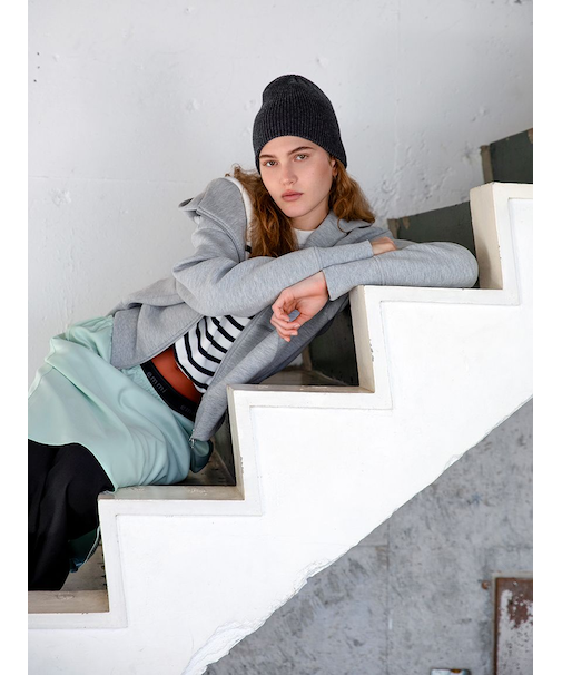 ダンボールジップアップフーディー