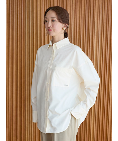 emmiロゴ刺繍シャツ