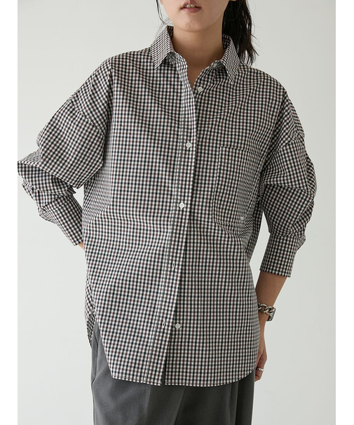 emmiロゴ刺繍シャツ