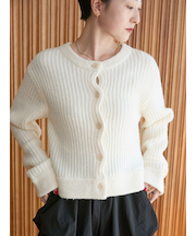 ブラッシュドアンサンブルニット