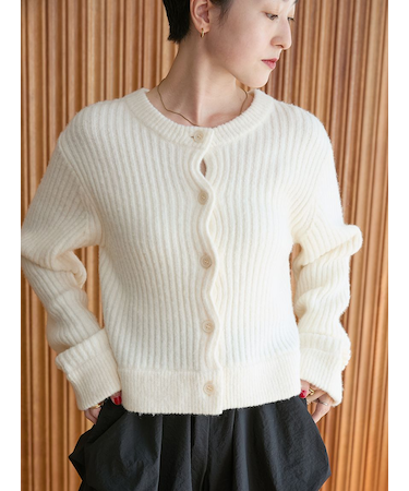 ブラッシュドアンサンブルニット