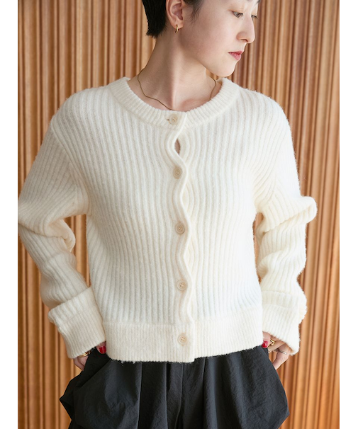 ブラッシュドアンサンブルニット