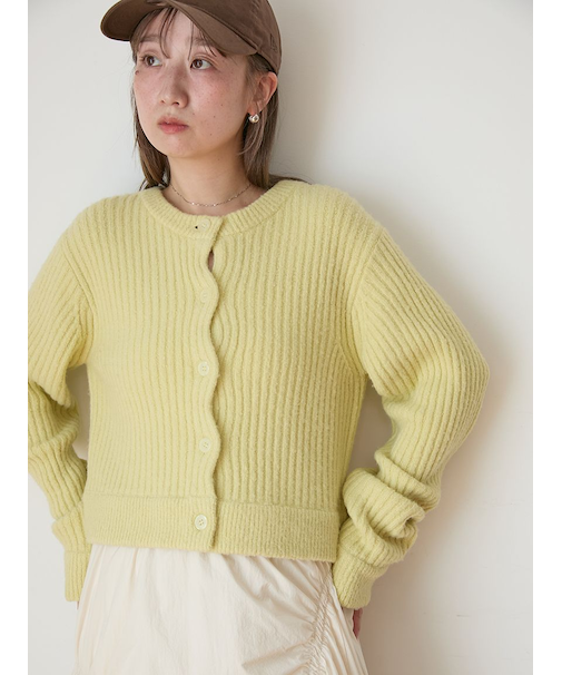 ブラッシュドアンサンブルニット