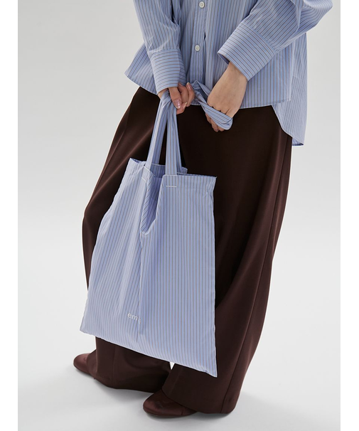 【ONLINE限定カラーあり】シュシュ付きemmiロゴトートバッグ