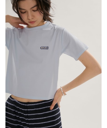 emmiロゴコンパクトTシャツ