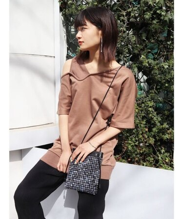 アシンメトリーオープンショルダーワンピース