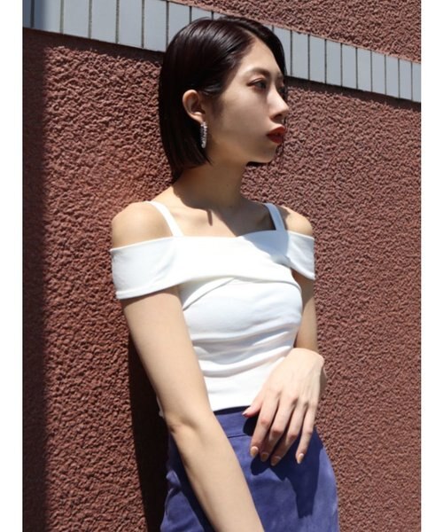 フロントクロスオフショルダートップ｜エモダの通販｜&mall（アンド