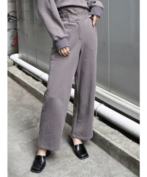 ルーズカットパンツ