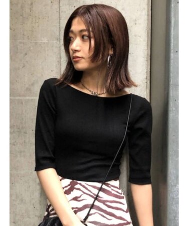 バックオープンミニマルTシャツ