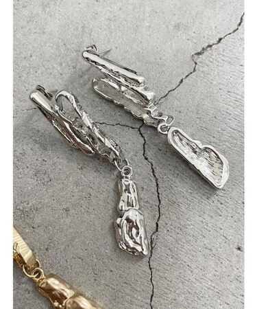 ディフォメーションピアス