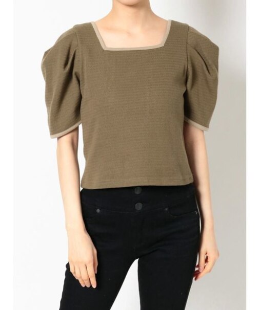 ボックスネックパフトップ