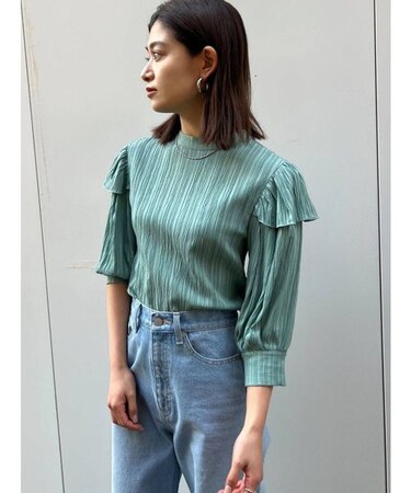 カバーハイネックブラウス