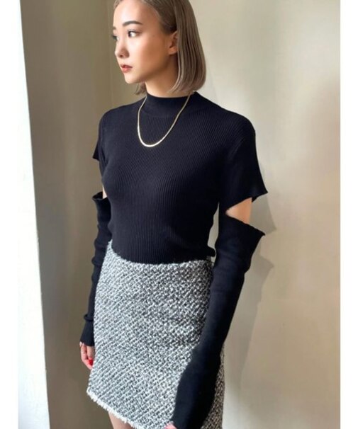 カットアウトクラッシュニット