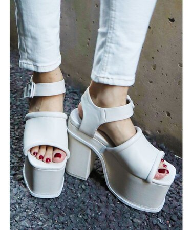 インステップカバーサンダル