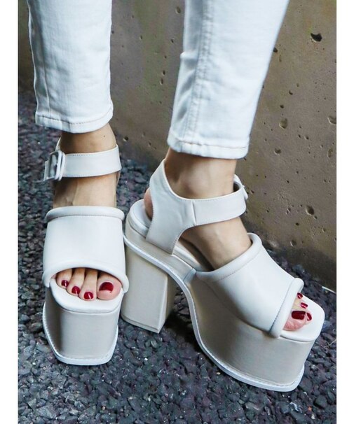 インステップカバーサンダル