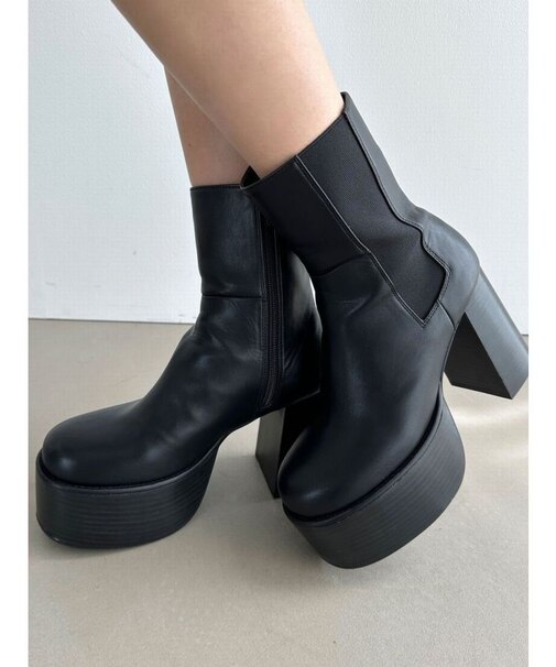 サイドゴアラウンドブーツ