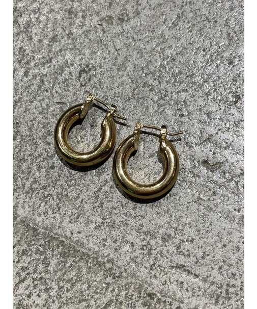 ミニマルフープピアス