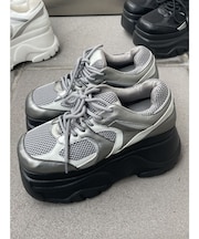 タンクバルキースニーカー