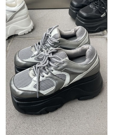 タンクバルキースニーカー