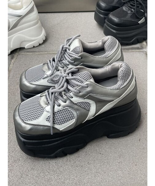 タンクバルキースニーカー