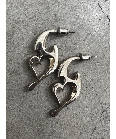 トライバルハートピアス