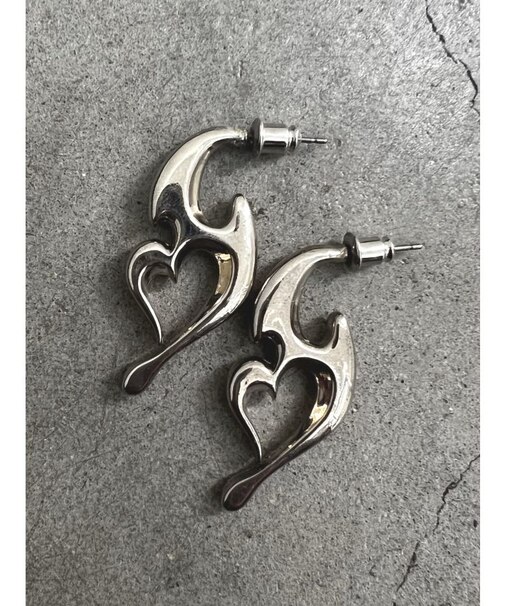 トライバルハートピアス