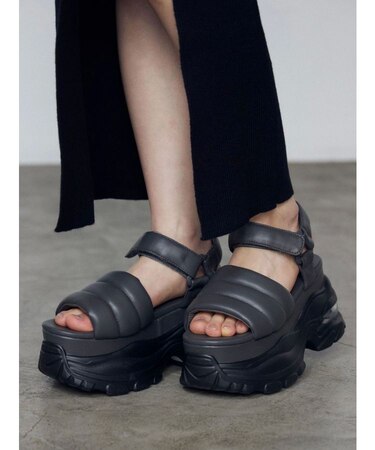 エアバルキーソールパッファーサンダル