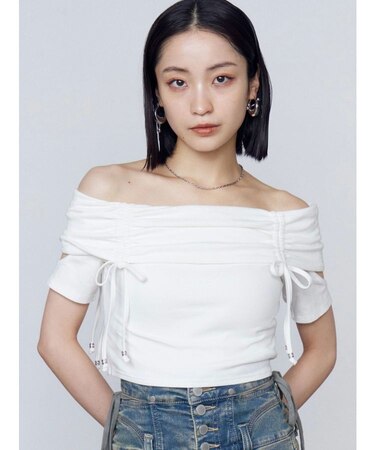 ギャザーオフショルダーリボントップ