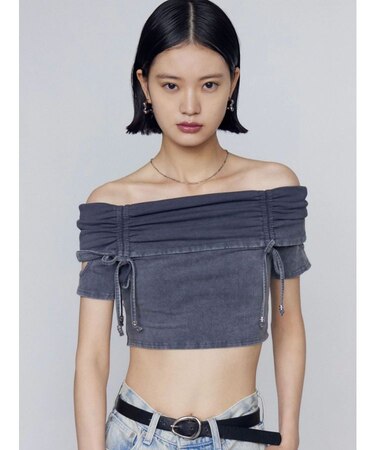 ギャザーオフショルダーリボントップ