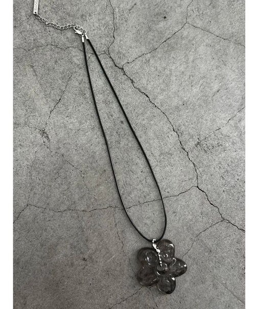 フラワーストリングネックレス