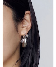 アシンメトリーフープピアス