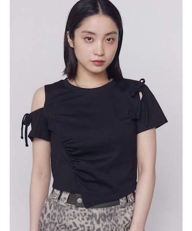 アシンメトリーカットアウトTシャツ