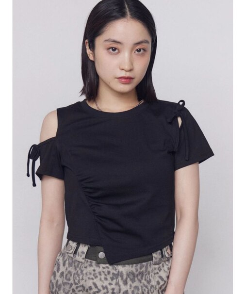 アシンメトリーカットアウトTシャツ
