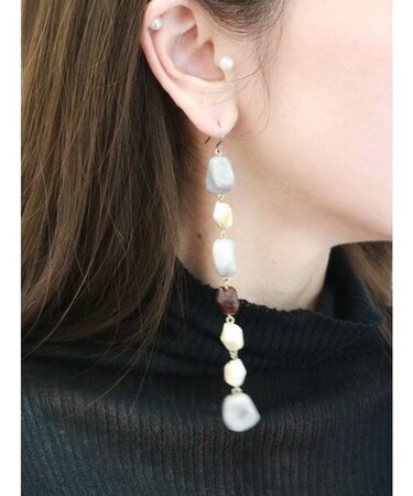 ストーンモチーフピアス