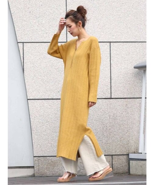 ネックデザインニットワンピース