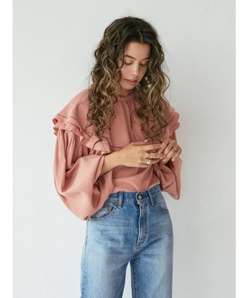 新品◆旬”シルビアンヘッチらしい可愛いフリルPOINT！白コットンブラウス！38 新品◇旬”シルビアンヘッチらしい可愛いフリルPOINT！白コットン